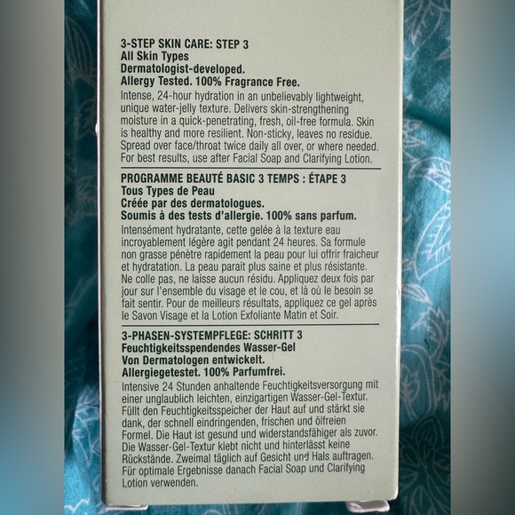 Clinique Dramatically Different Hydrating Anti Pollution Jelly Oil Free 4.2 Oz - Picture 6 of 7